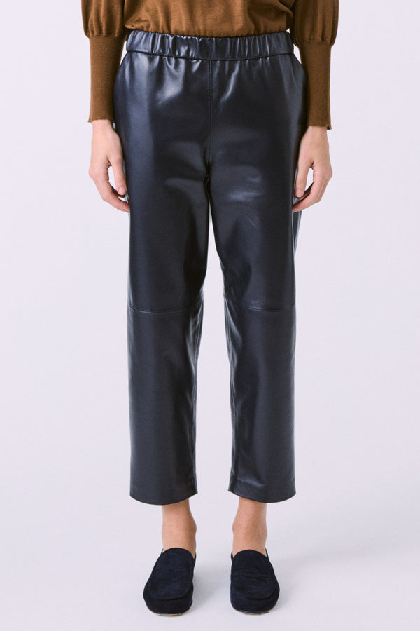 Carrot Pants in Leather - Midnight