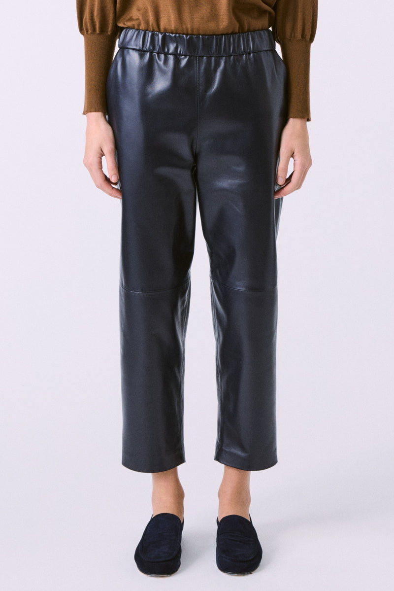 Carrot Pants in Leather - Midnight