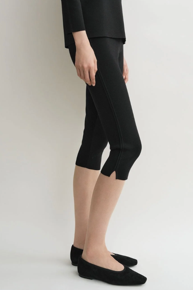 Compact Knit Capri Trousers - Black