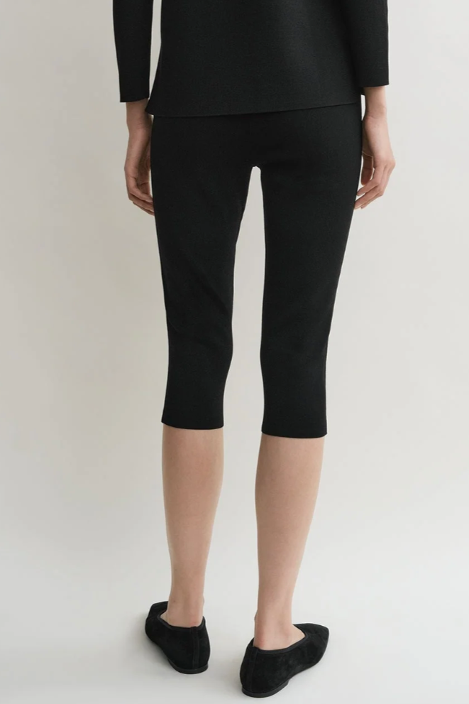 Compact Knit Capri Trousers - Black