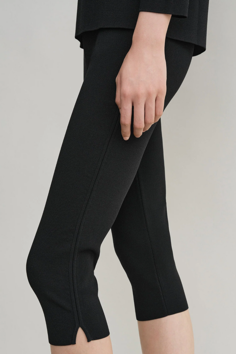 Compact Knit Capri Trousers - Black