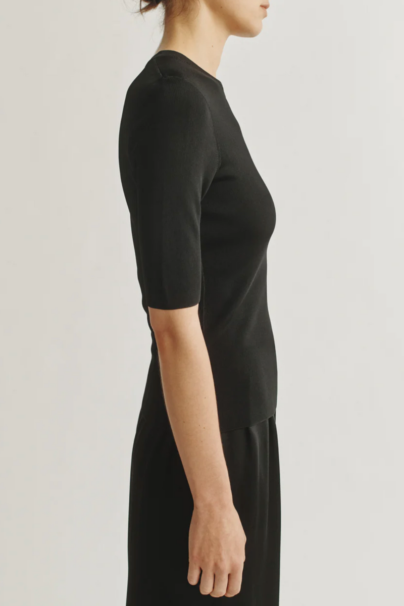The Saya Top in Viscose - Black