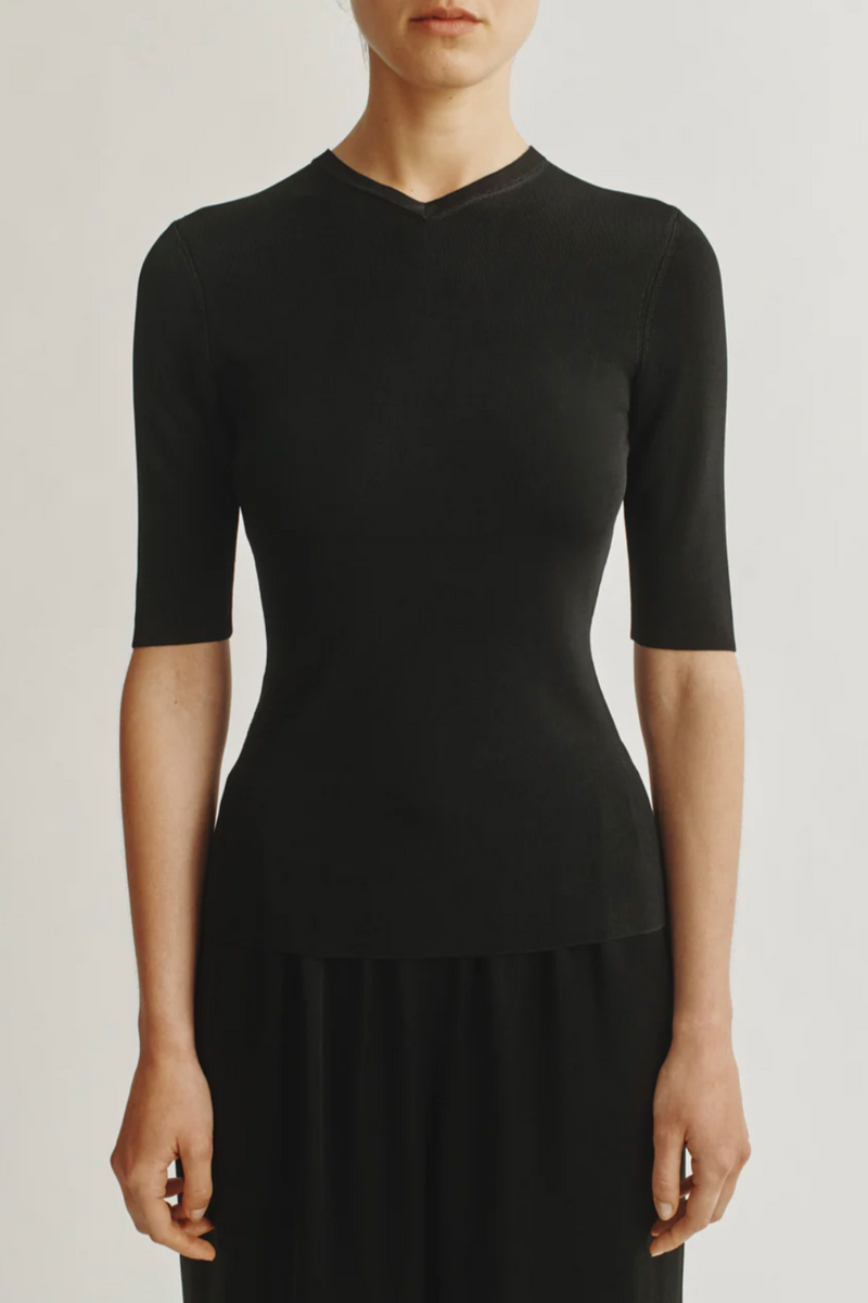 The Saya Top in Viscose - Black