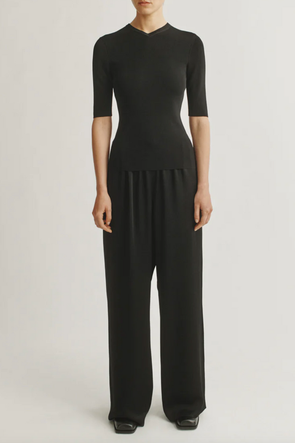 The Saya Top in Viscose - Black