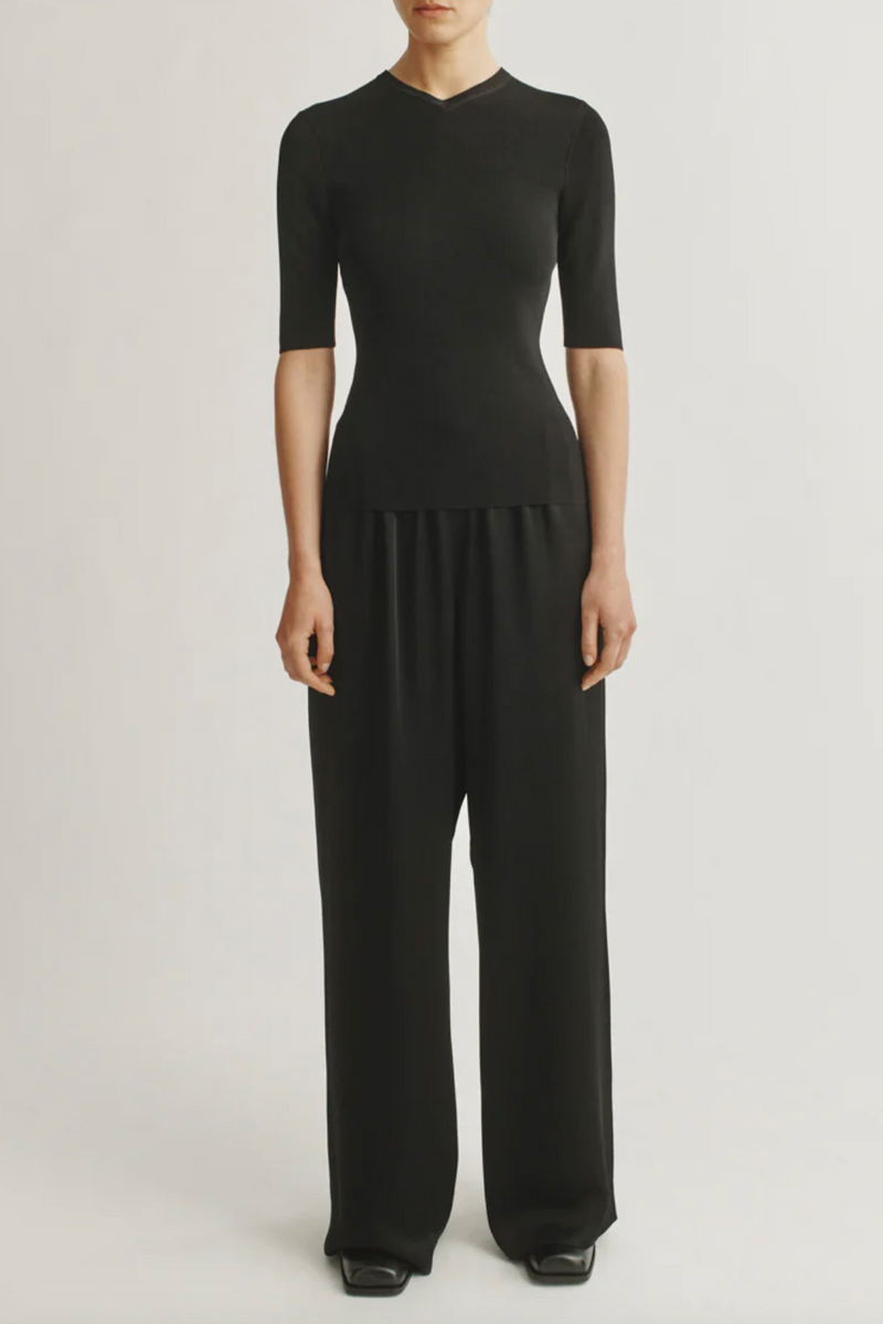The Saya Top in Viscose - Black