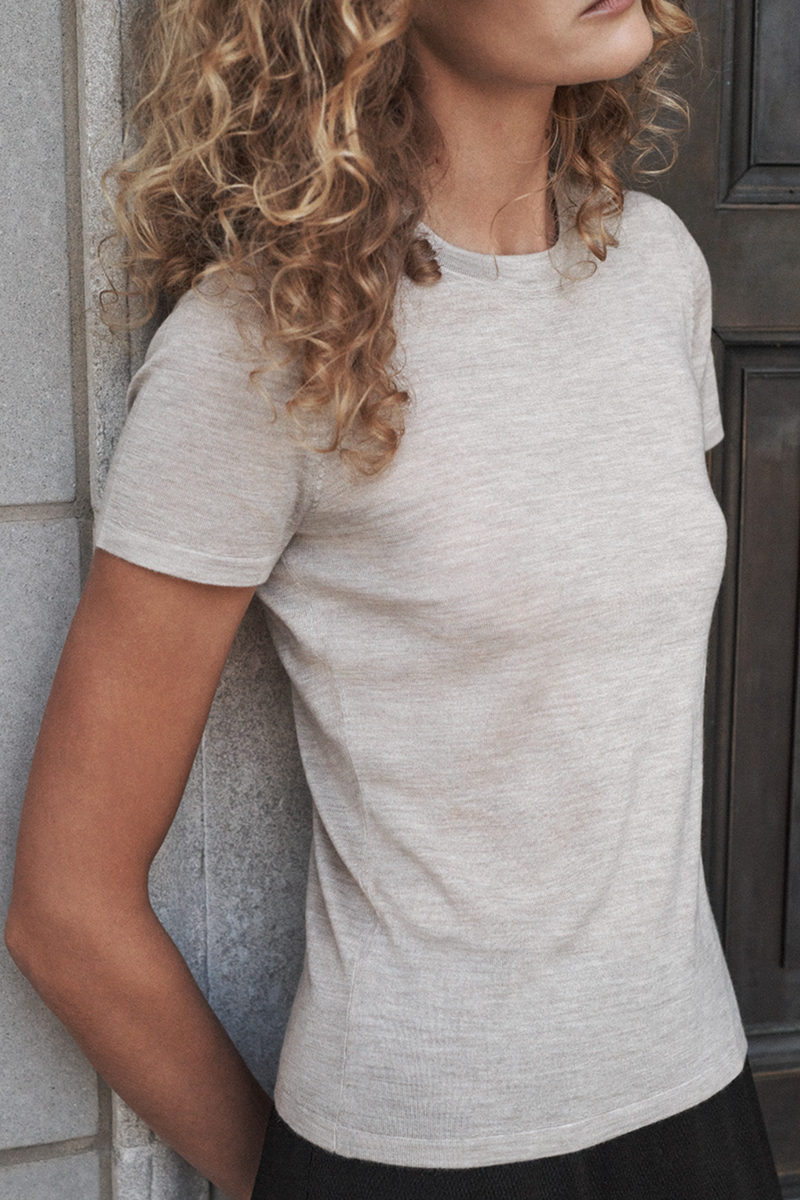 The Cashmere and Silk T-Shirt - Taupe