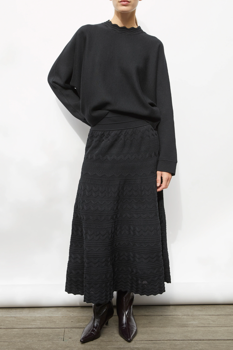 Wave Collar Sweater - Noir Profound