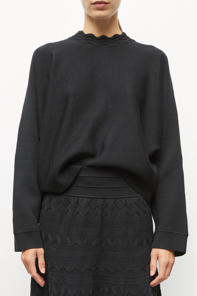 Wave Collar Sweater - Noir Profound