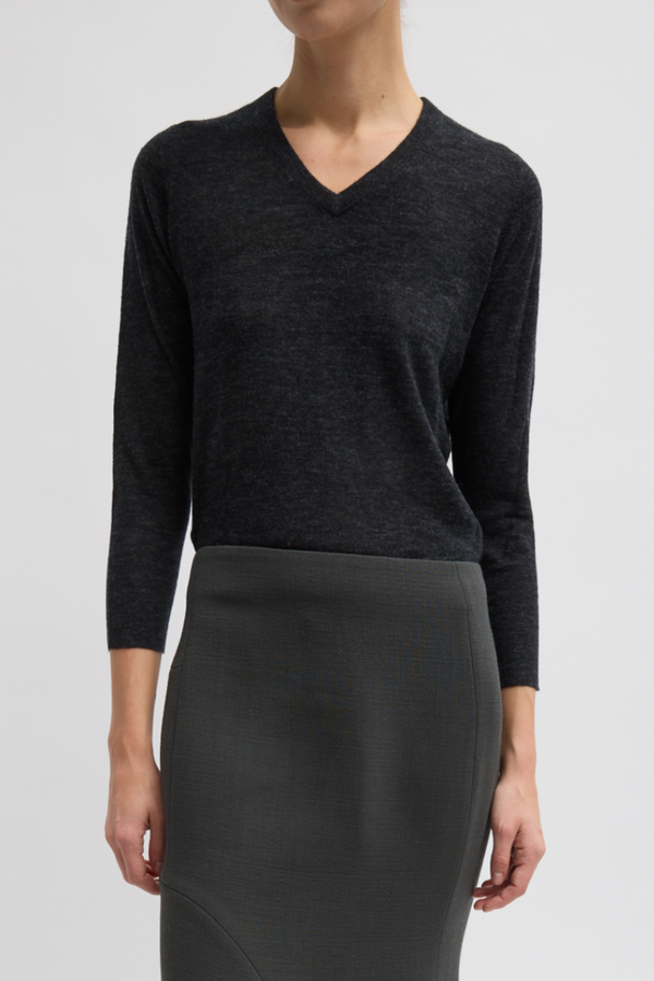Skinlike Mercerized Wool Shrunken V-Neck Sweater - Charcoal