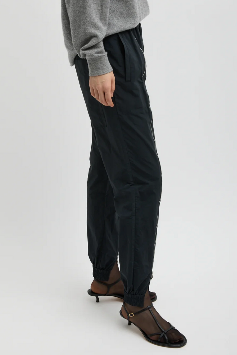 Nylon Zipper Jogger -Black