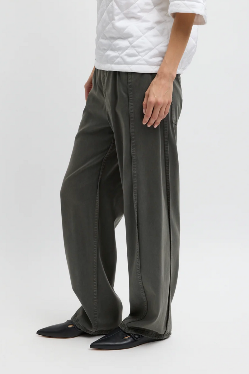 Garment Dyed Stretch Twill Tuck Pant - Grey