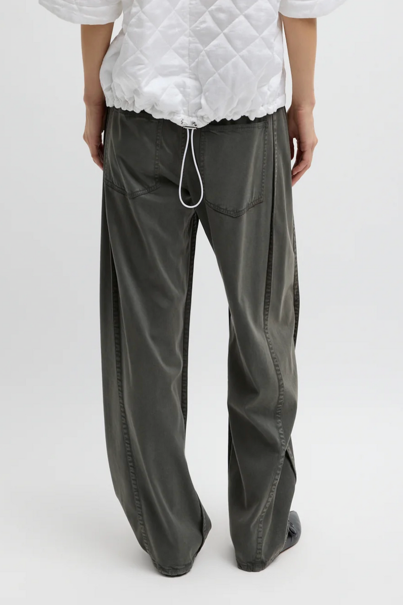 Garment Dyed Stretch Twill Tuck Pant - Grey